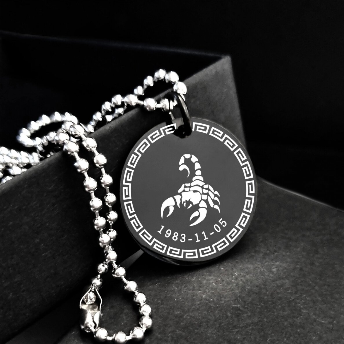 Graviruotas pakabukas vyrui su zodiako ženklu 1
