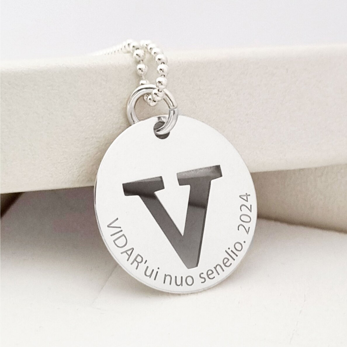 Personalizuotas sidabrinis pakabukas vyrui su kirptu inicialu 1 Personalizuotas sidabrinis pakabukas vyrui su kirptu inicialu 1