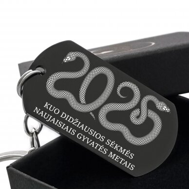 Raktų pakabukas 2025 metams su gyvatės simboliu